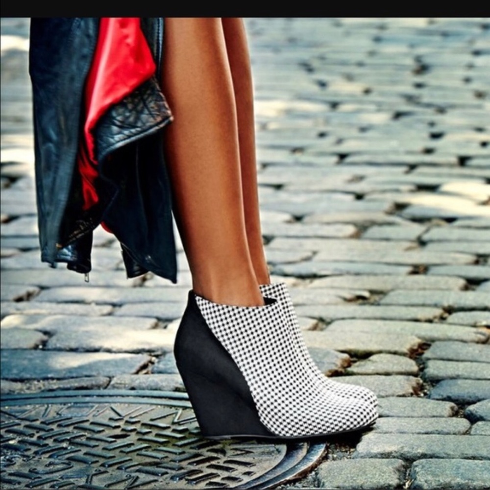 Madden girl black & white wedges